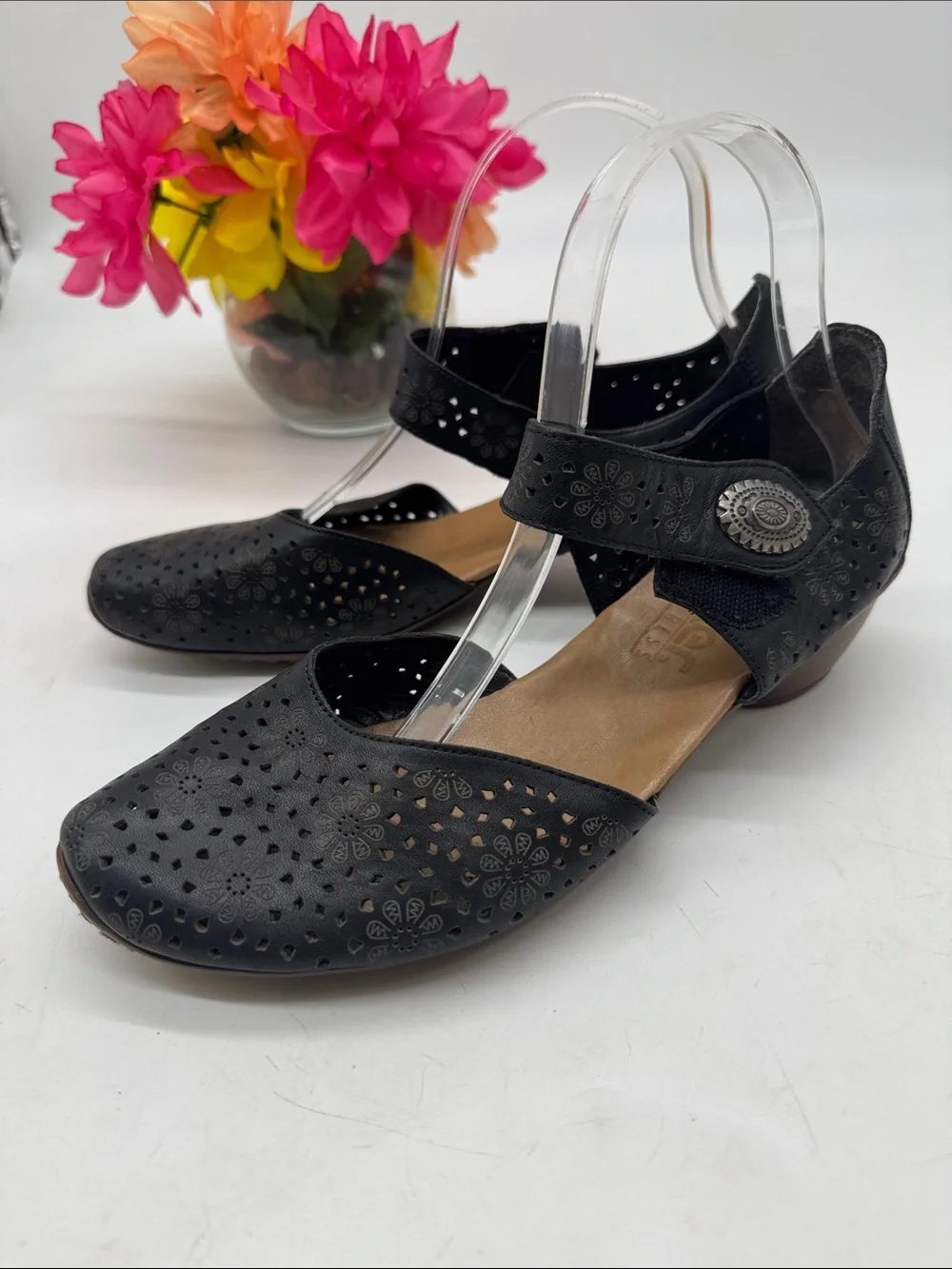 Black Laser-Cut Mary Jane Flats with Decorative Button EU Size 38